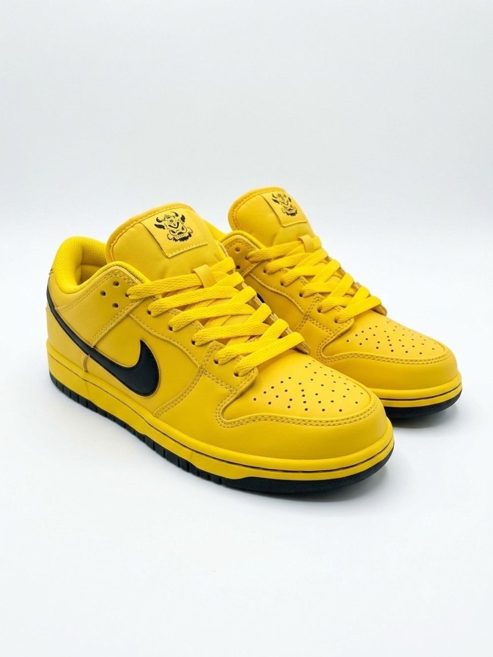 Nike Men's Yellow Low-Top Sneakers with Black Swoosh Accent